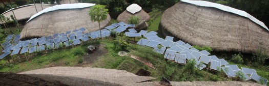 Green School: paneles solares que proveen de energía a la escuela.