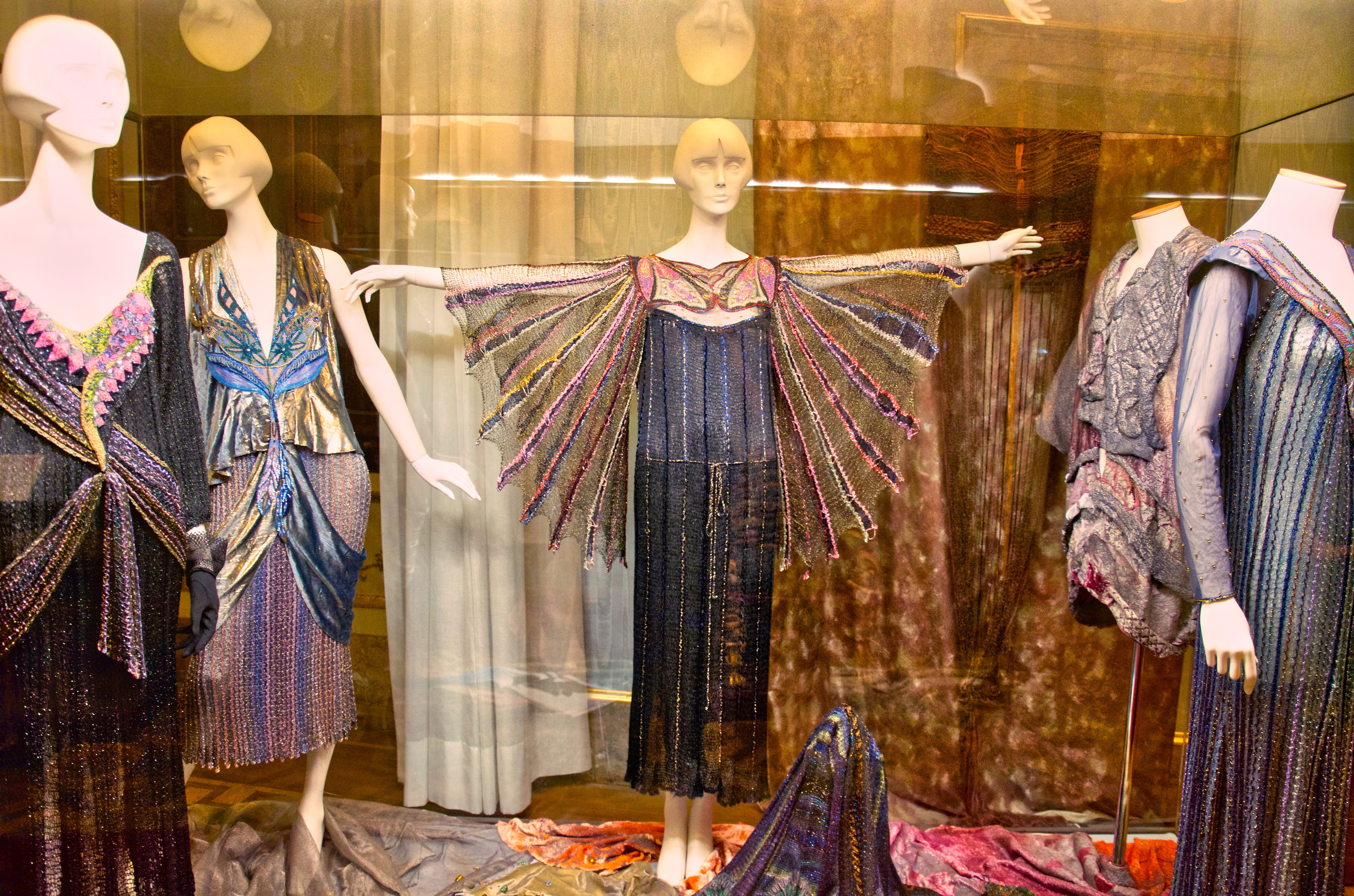 Vestido con alas, en el Pitti.