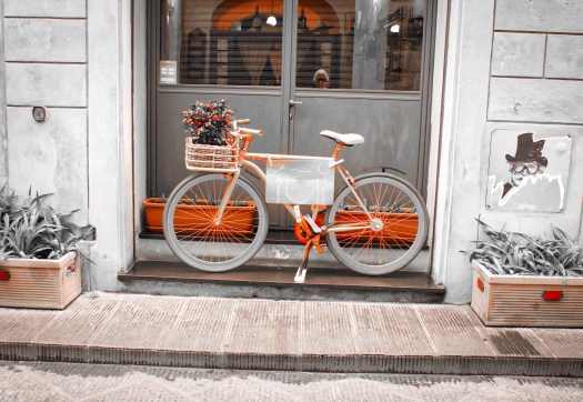 Bicicleta, restaurant y autorretrato.