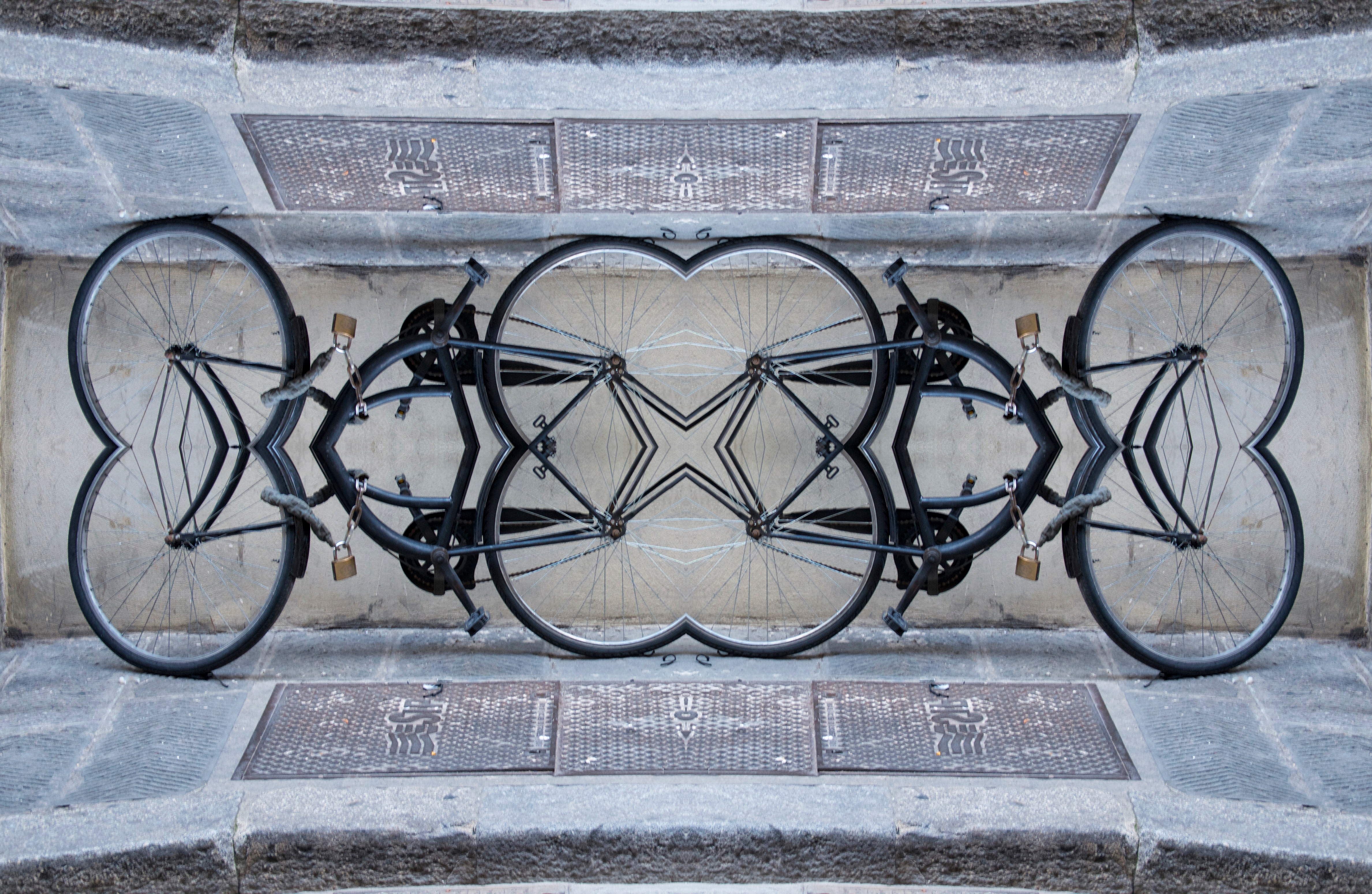 Bicicleta complicada y sin asiento.