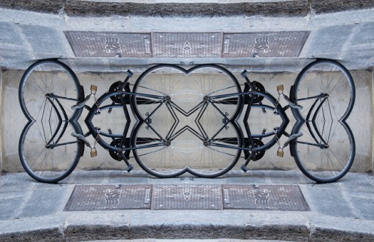 Bicicleta complicada y sin asiento.